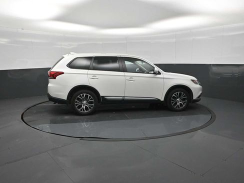 Used 2018 Mitsubishi Outlander SE AWD/4WD image 12