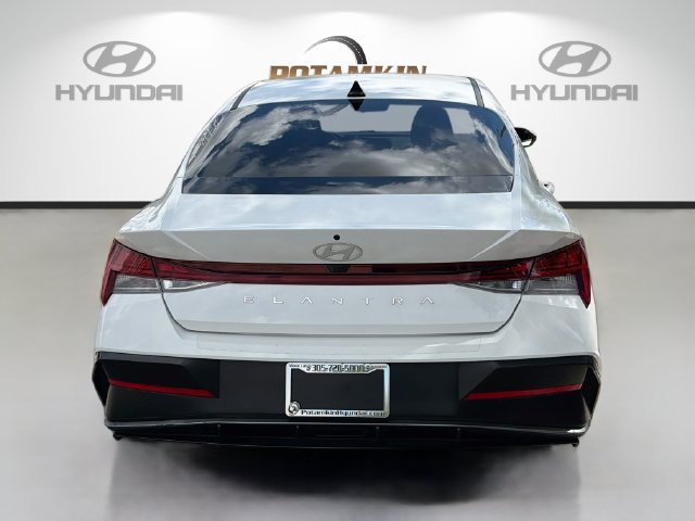 Used 2024 Hyundai Elantra SEL w/ Convenience Package FWD image 6