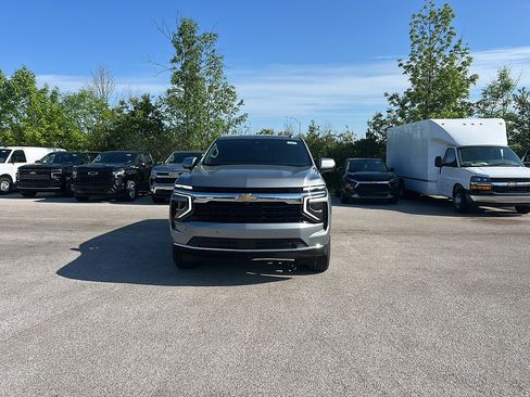 New 2026 Chevrolet Suburban LS w/ LS Custom Edition AWD/4WD image 3