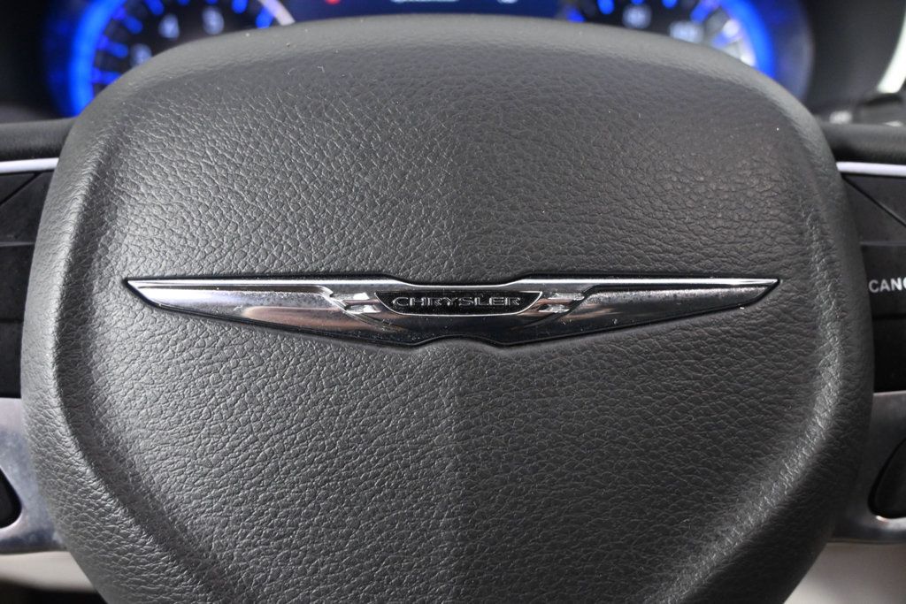 Used 2022 Chrysler Pacifica Touring-L FWD image 35