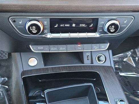 Used 2023 Audi Q5 2.0T Premium w/ Convenience Package image 31