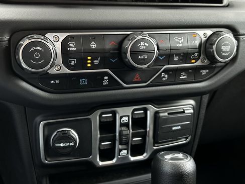 Used 2025 Jeep Wrangler Unlimited Sahara w/ Safety Group AWD/4WD image 19