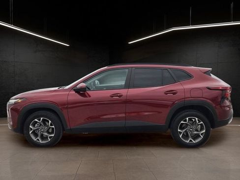 Used 2025 Chevrolet Trax LT w/ Driver Confidence Package FWD image 4