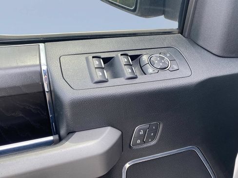 Used 2018 Ford F150 Platinum w/ Equipment Group 701A Luxury AWD/4WD image 18