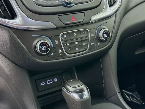 Used 2020 Chevrolet Equinox LT image 23