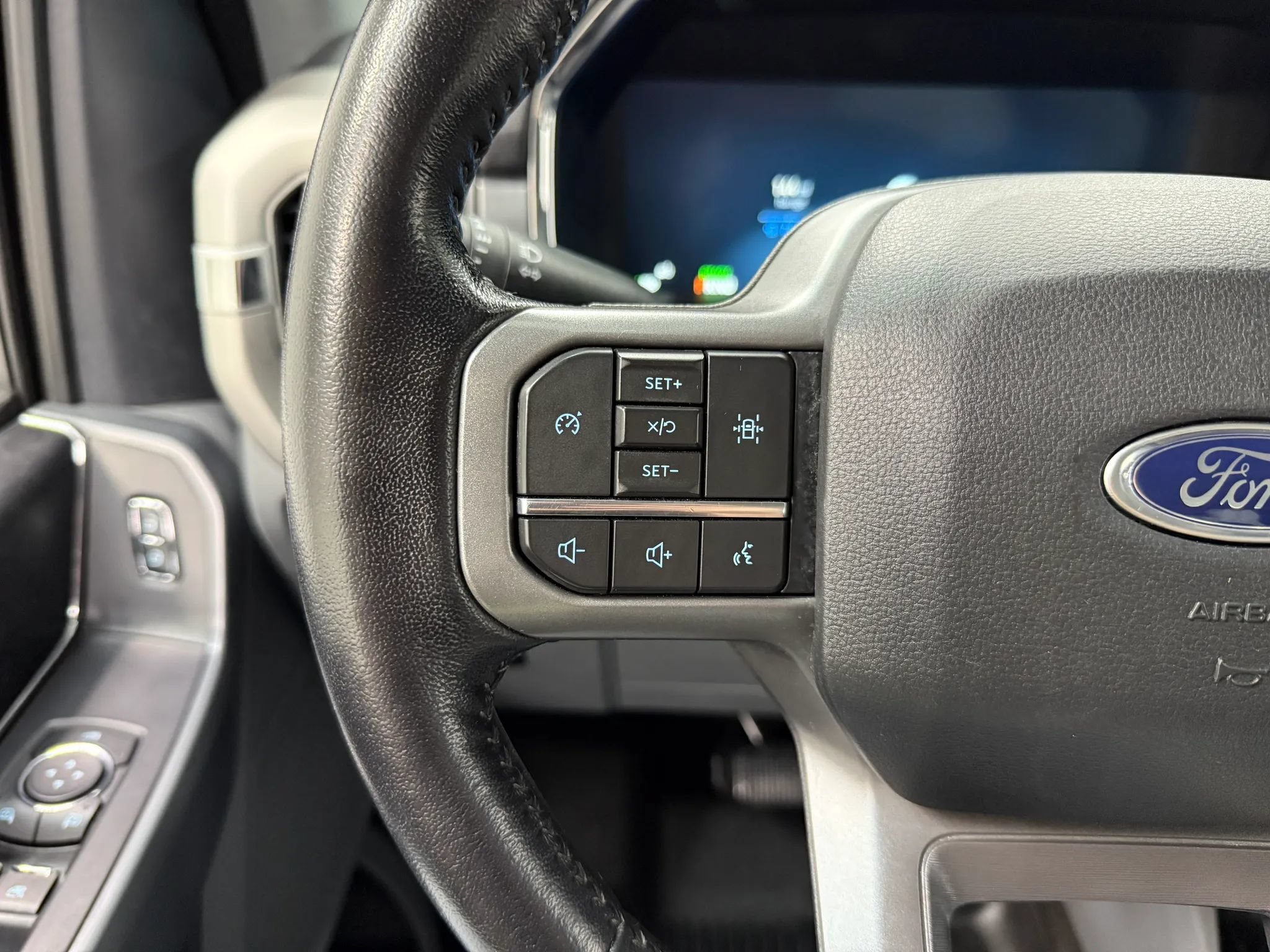 Used 2022 Ford F150 Lightning XLT AWD/4WD image 29