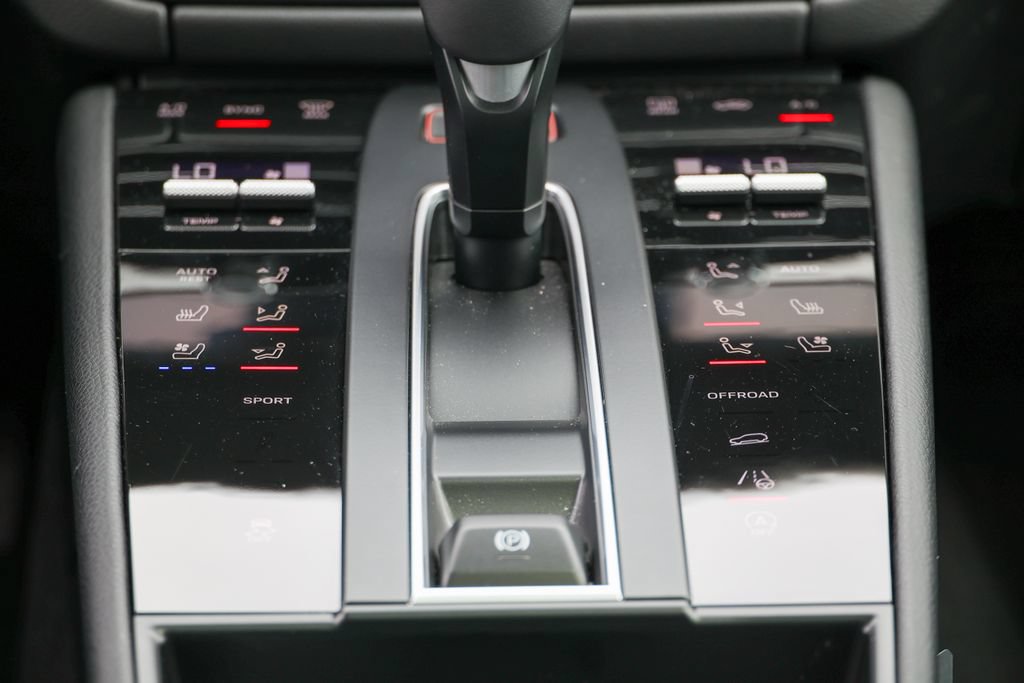 Certified 2026 Porsche Macan AWD/4WD image 14