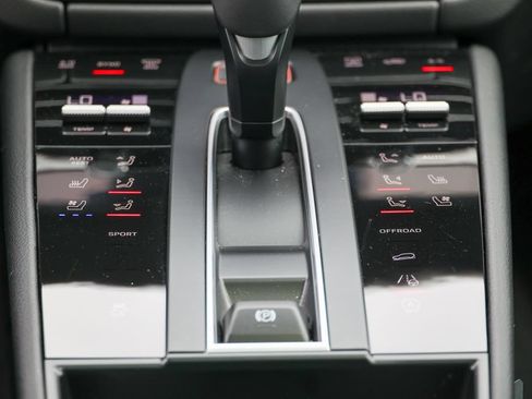 Certified 2026 Porsche Macan AWD/4WD image 14