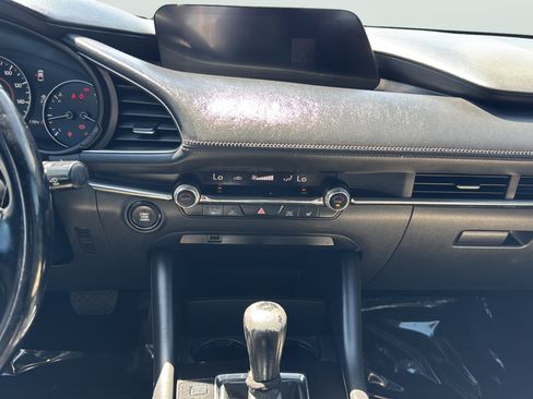 Used 2019 MAZDA MAZDA3 Hatchback w/ Preferred Package FWD image 15