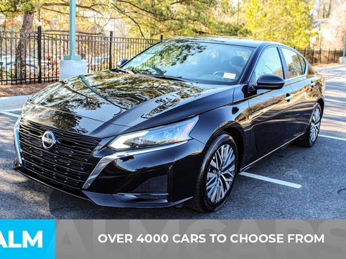 Used 2025 Nissan Altima 2.5 SV image 3