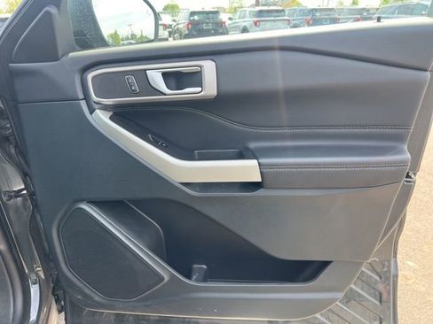Used 2023 Ford Explorer XLT w/ Equipment Group 202A AWD/4WD image 9