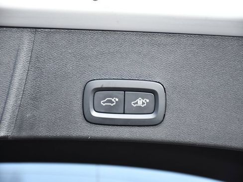 Certified 2025 Volvo XC40 B5 Plus image 25