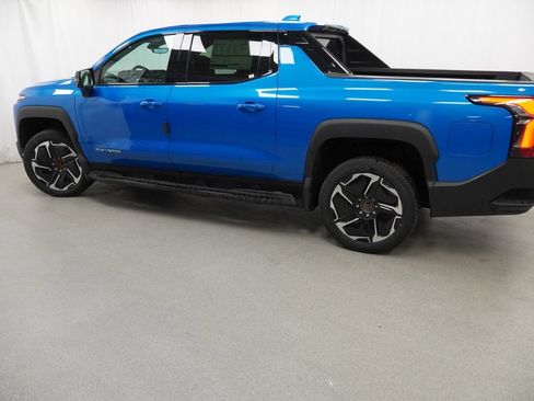 New 2026 Chevrolet Silverado EV LT AWD/4WD image 38