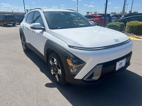 Used 2024 Hyundai Kona SEL w/ Convenience Package FWD image 2