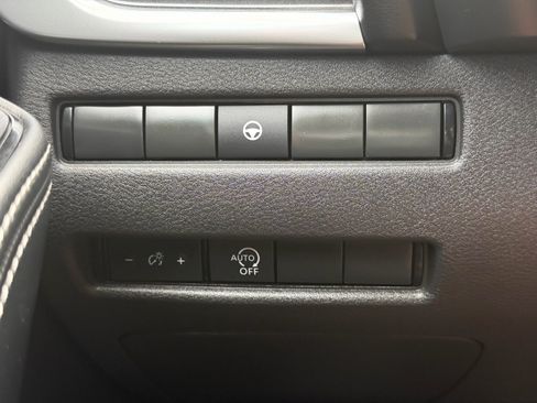 Used 2023 Nissan Rogue SV FWD image 28