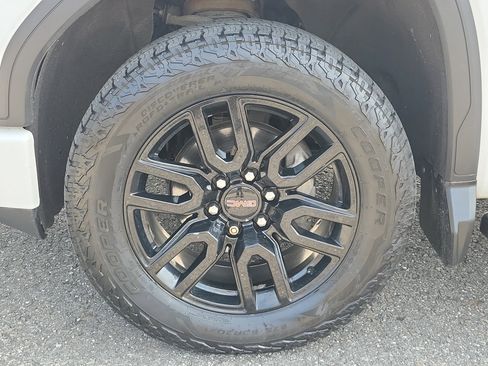 Used 2020 GMC Sierra 1500 Elevation w/ Elevation Value Package AWD/4WD image 12