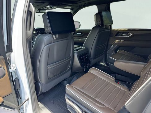 New 2026 GMC Yukon XL Denali Ultimate w/ LPO, Floor Liner Package AWD/4WD image 18