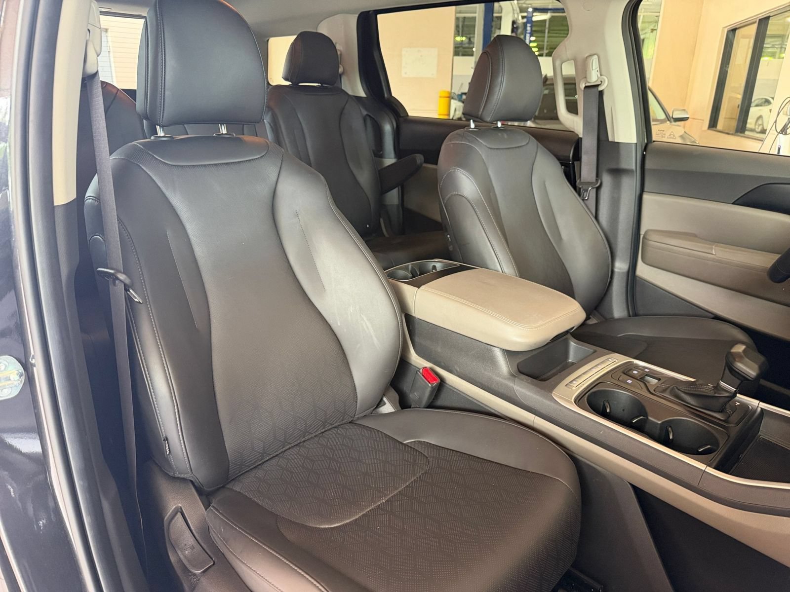 Used 2026 Kia Carnival FWD image 34