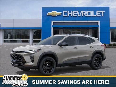 New 2026 Chevrolet Trax ACTIV w/ Sunroof Package FWD image 2