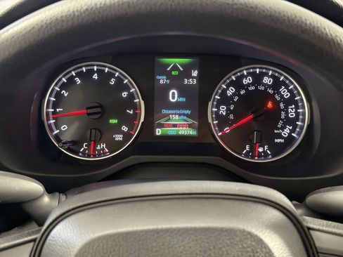 Used 2022 Toyota RAV4 LE AWD/4WD image 17