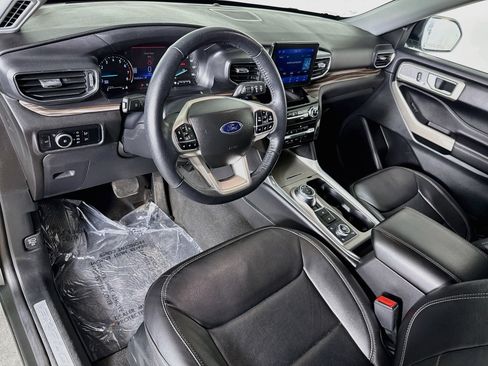 Used 2023 Ford Explorer Limited w/ Equipment Group 301A AWD/4WD image 8