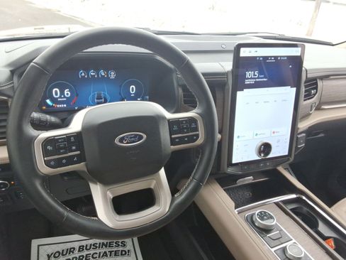 Used 2024 Ford Expedition Limited image 12