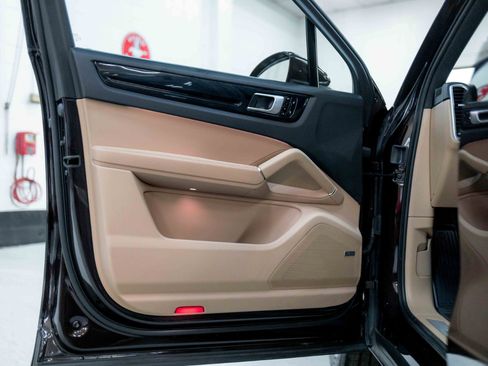 Used 2019 Porsche Cayenne image 33