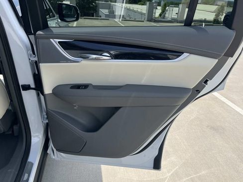 Used 2025 Cadillac XT6 Premium Luxury image 22