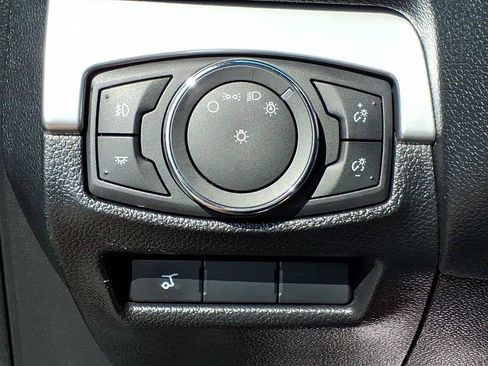 Used 2017 Ford Explorer XLT w/ Equipment Group 202A AWD/4WD image 15