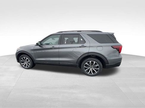 Used 2025 Ford Explorer ST-Line image 6
