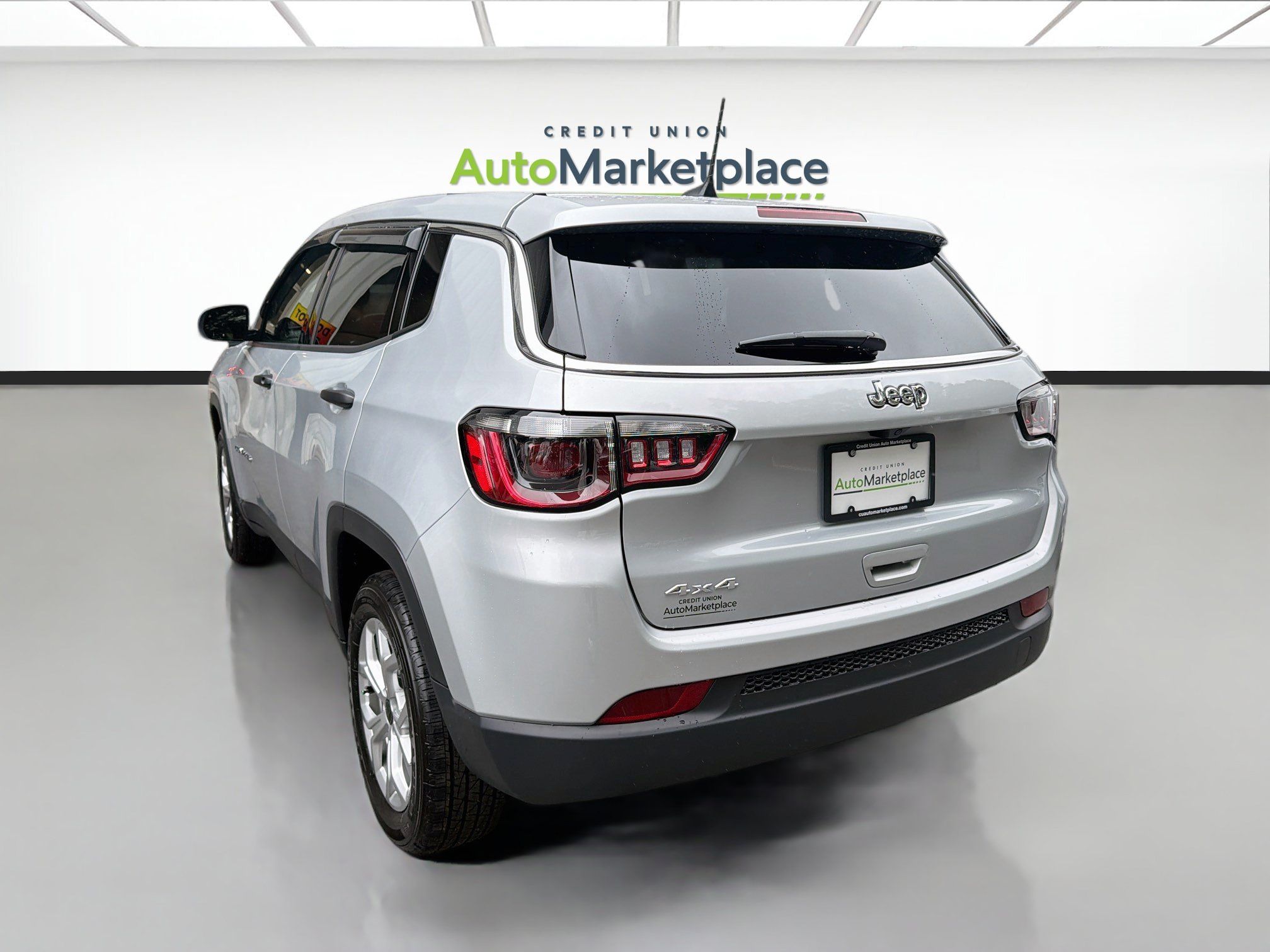 Used 2025 Jeep Compass Sport AWD/4WD image 3