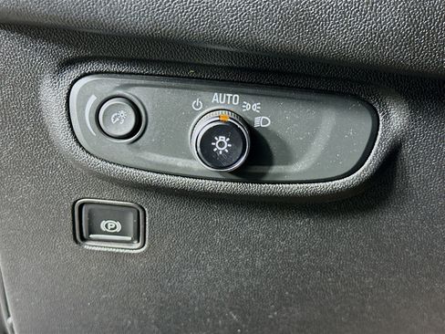 Used 2018 GMC Terrain SLE w/ Driver Convenience Package FWD image 17