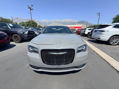 Used 2019 Chrysler 300 S AWD/4WD image 8