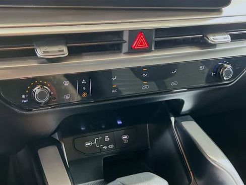 Certified 2024 Kia Sorento LX image 15