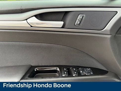 Used 2016 Ford Fusion SE FWD image 14