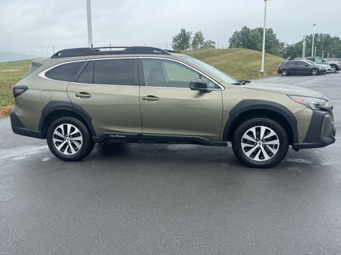 Used 2024 Subaru Outback Premium w/ Popular Package #1A AWD/4WD image 2
