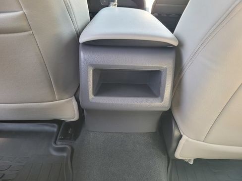 Used 2022 Toyota Camry SE FWD image 15