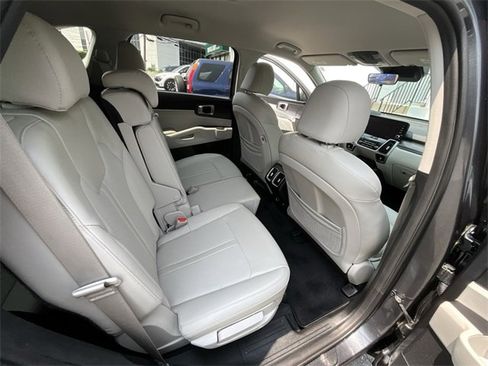 Used 2022 Kia Sorento S image 29