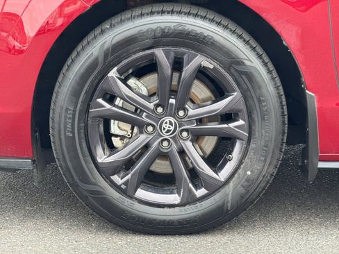 Used 2025 Toyota Sienna XSE w/ XSE Premium Package image 34