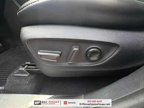 Used 2021 Toyota Highlander Limited image 16