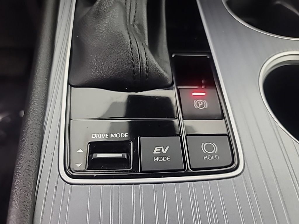 Used 2025 Toyota Sienna LE FWD image 40