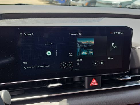 New 2026 Kia Carnival EX FWD image 24