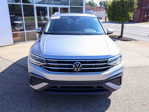 Used 2024 Volkswagen Tiguan SE AWD/4WD image 8