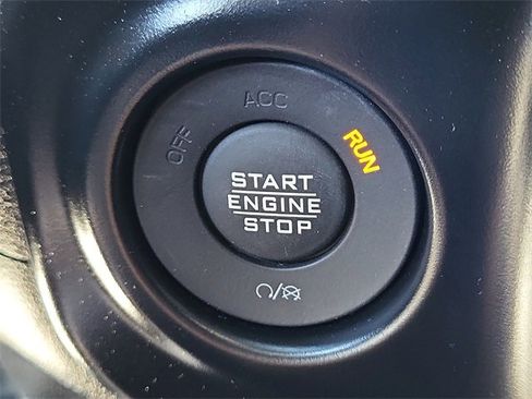 Used 2022 Jeep Gladiator Rubicon w/ Cold Weather Group image 18