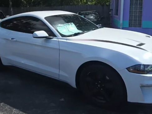 Used 2018 Ford Mustang Coupe RWD image 1