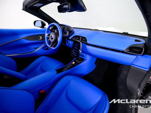 Used 2025 McLaren Artura Spider image 21