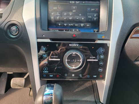 Used 2015 Ford Explorer Limited w/ Equipment Group 301A FWD image 22