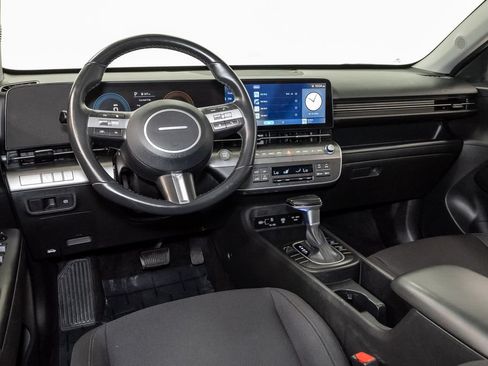 Used 2025 Hyundai Kona SEL FWD image 7