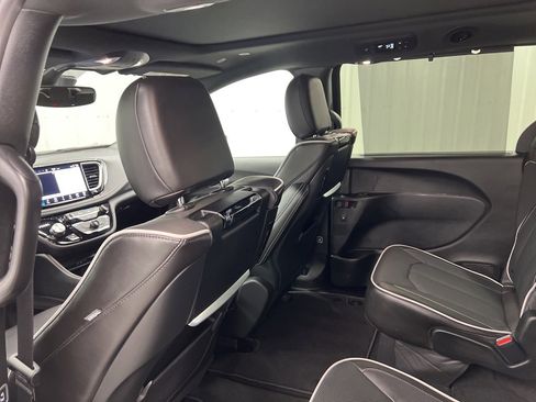 Used 2026 Chrysler Pacifica Limited w/ Uconnect Theater Family Group image 13
