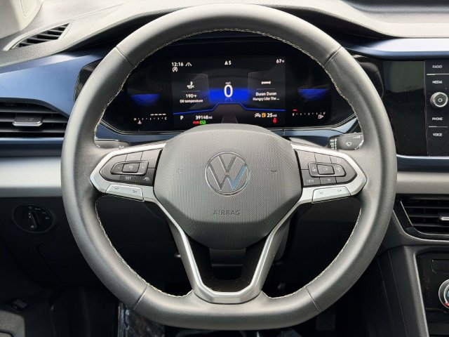 Used 2023 Volkswagen Taos SE w/ Panoramic Sunroof Package AWD/4WD image 19